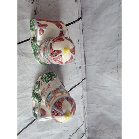 Vintage 1996 YH Ceramic Lighthouse Holiday Winter Salt & Pepper Shaker Set - Picture 4 of 10